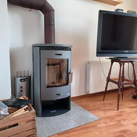 Ehemalige Bibliothek Apartment Fuer 2 Mit Kueche Kamin Netflix Parken Und Hofladen Steinhofel Kültér fotó
