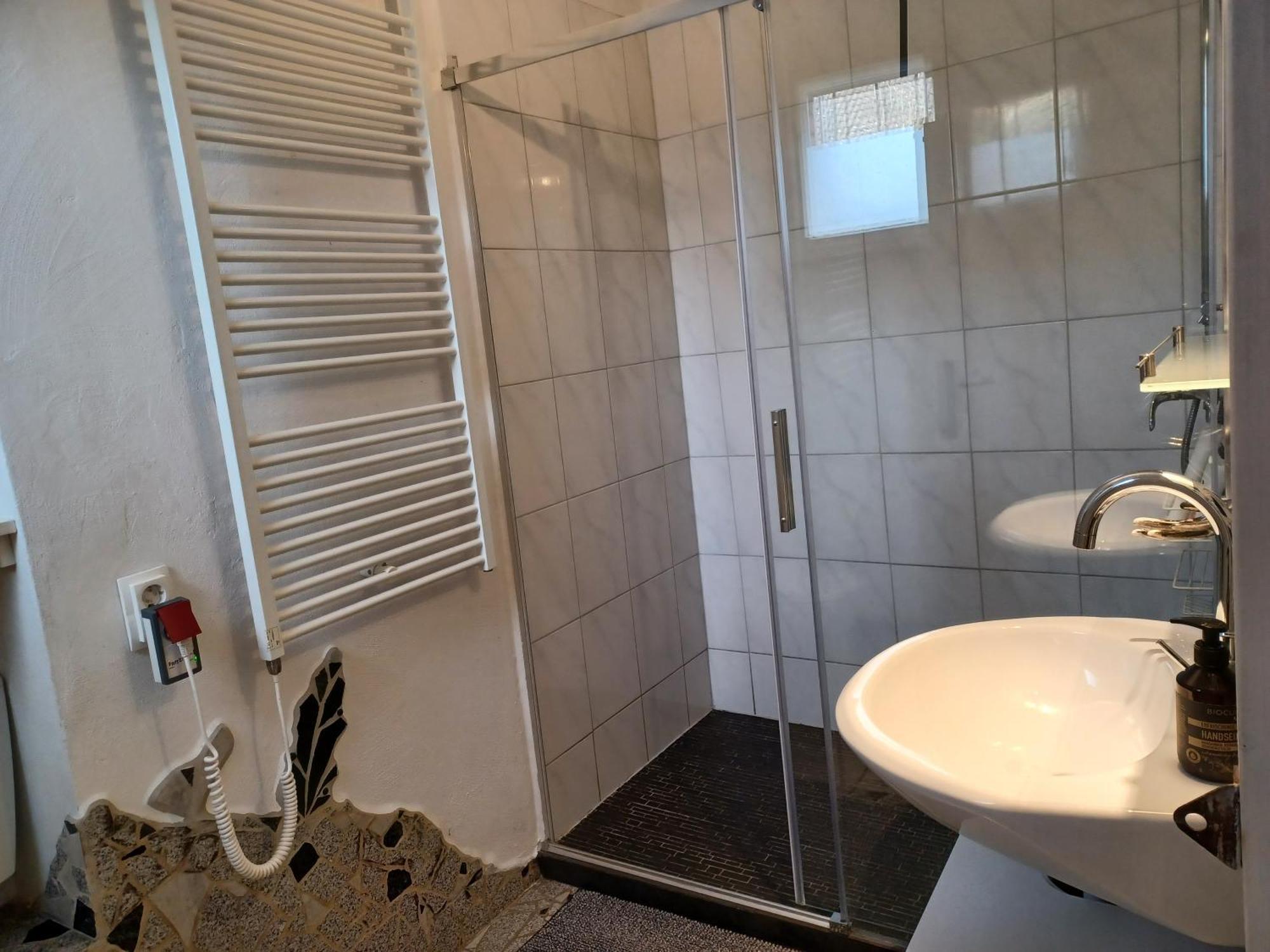 Ehemalige Bibliothek Apartment Fuer 2 Mit Kueche Kamin Netflix Parken Und Hofladen Steinhofel Kültér fotó