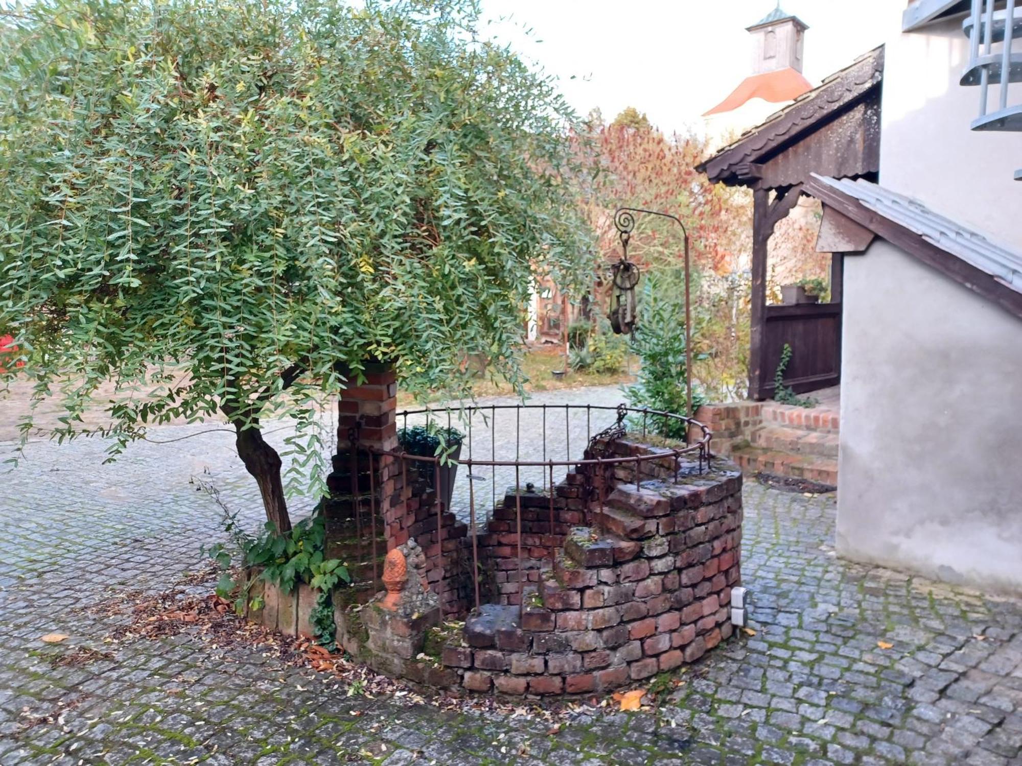 Ehemalige Bibliothek Apartment Fuer 2 Mit Kueche Kamin Netflix Parken Und Hofladen Steinhofel Kültér fotó